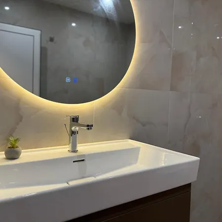 Apartment Skyway By Nightspace- Modern